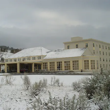 Mammoth Hot Springs Hotel